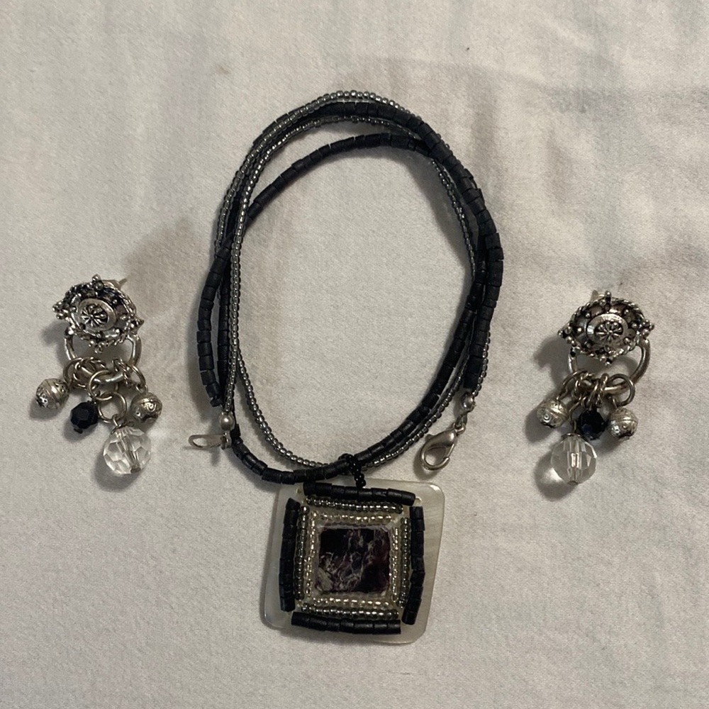 Necklace and earring set
